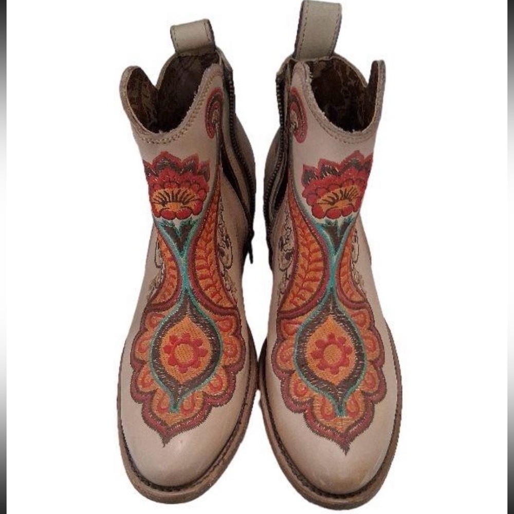 Corral Boho Embroidered Ankle Boots - Size 8